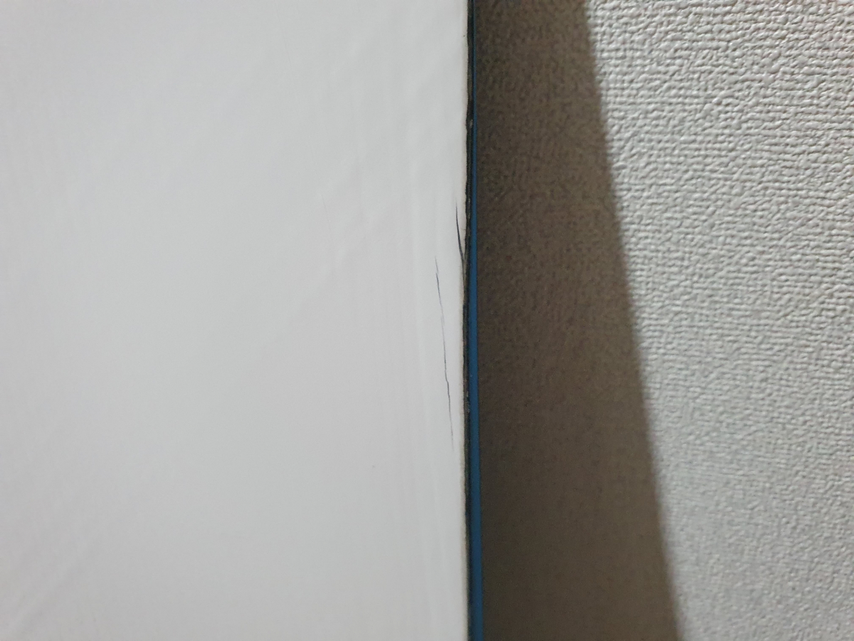 노즈 우측 크랙.jpg