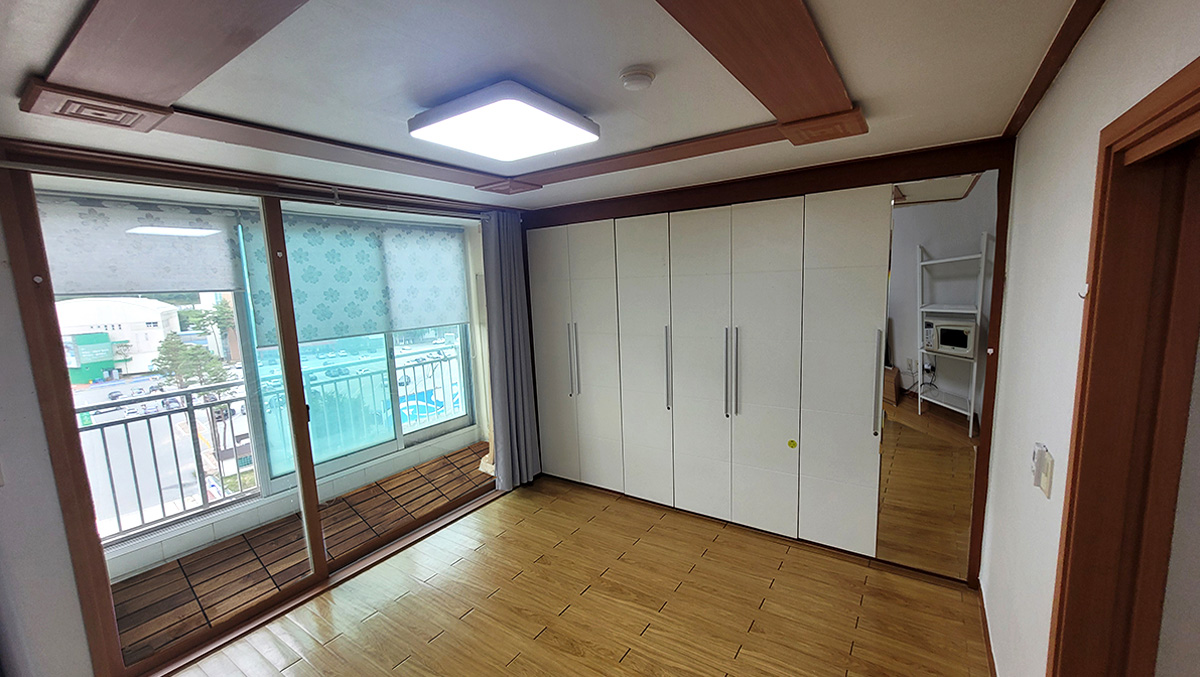 J605_02.jpg