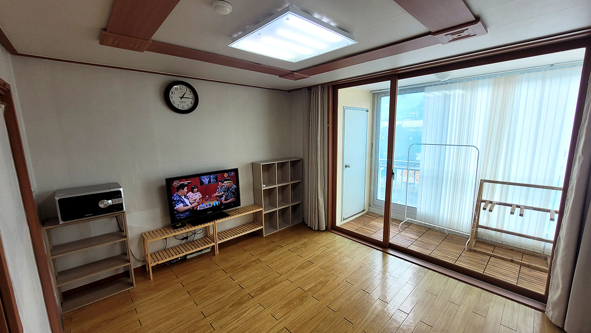 J403_02.jpg