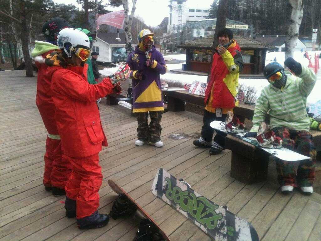 1333181775250.jpg : 3/31 용평 리조트 눈많이 왔죵 ..