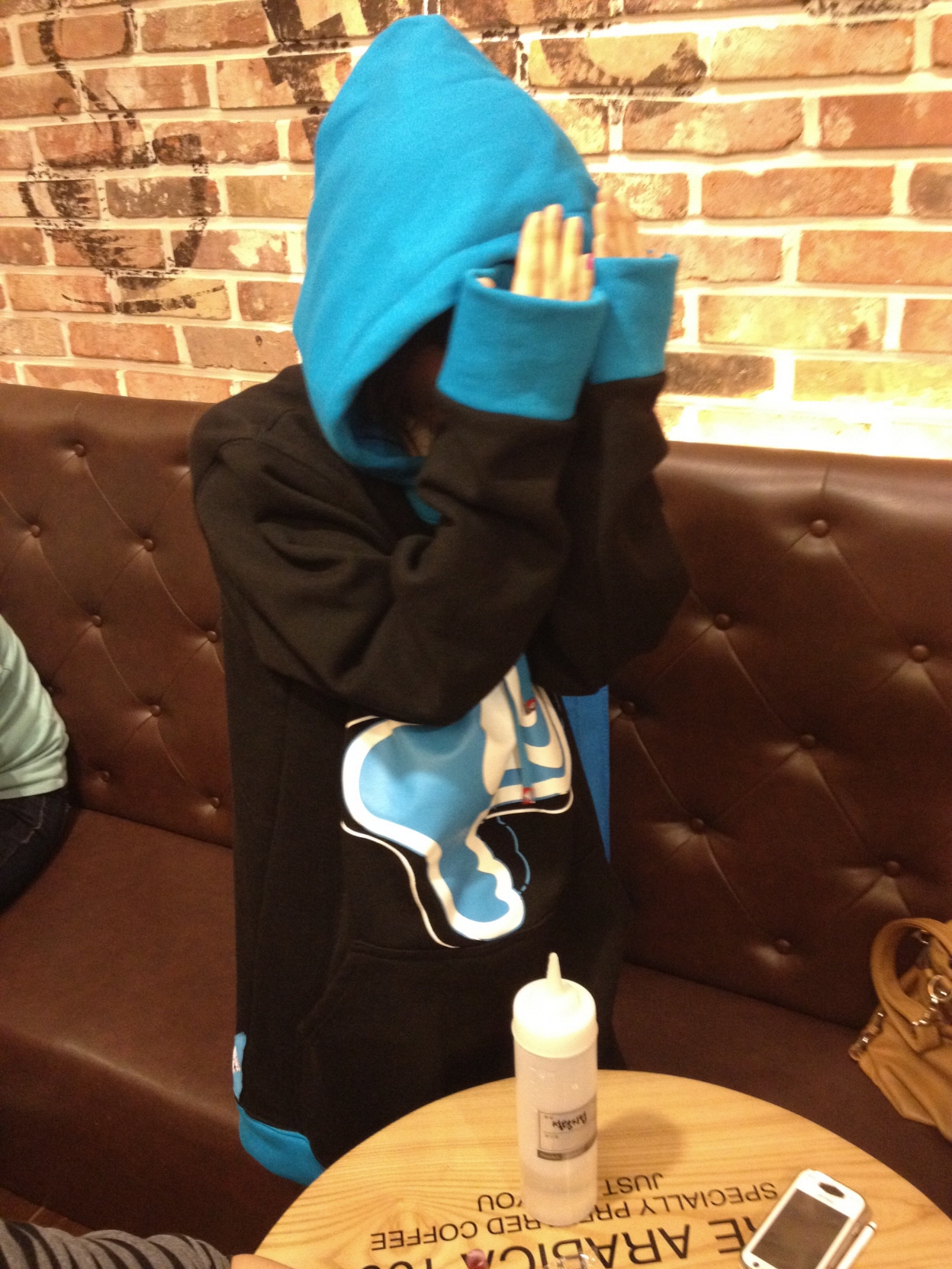 120505.JPG : 방군님의 투표이벤트로 받은 후드티 인증샷입니다~