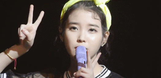 아이유.gif