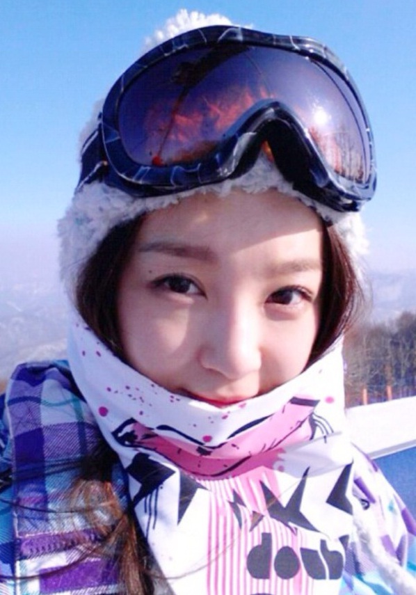 강민경 스키장.jpg