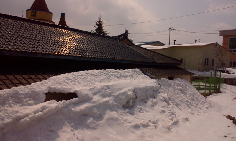 snowwall.jpg