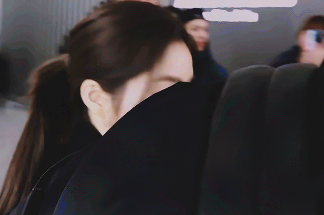 20190105 인천공항 아이린 2.gif