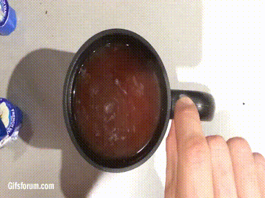 티스푼이 필요없는 자동 커피잔.gif