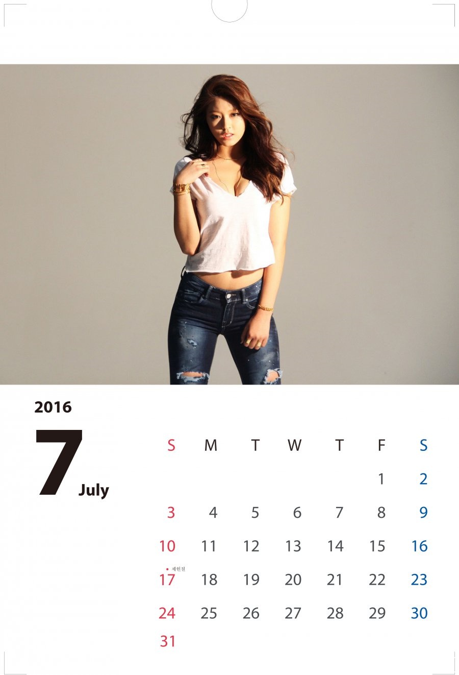 설현7월.jpg