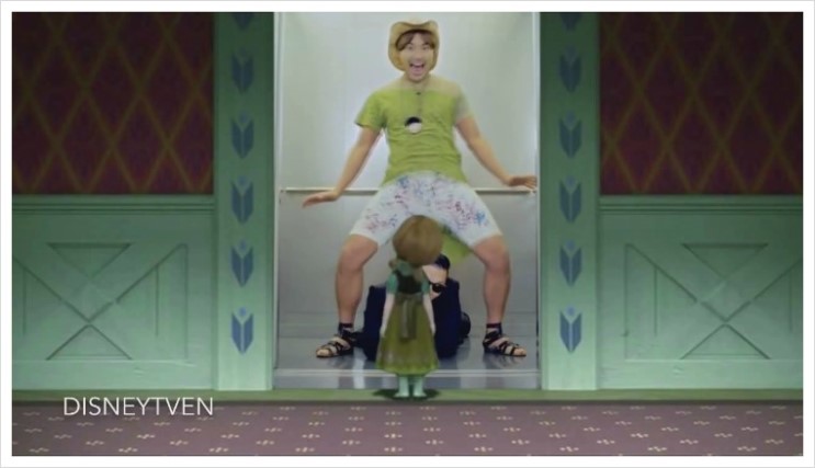 Elevator_guy_in_Frozen_mp4_000020186.jpg