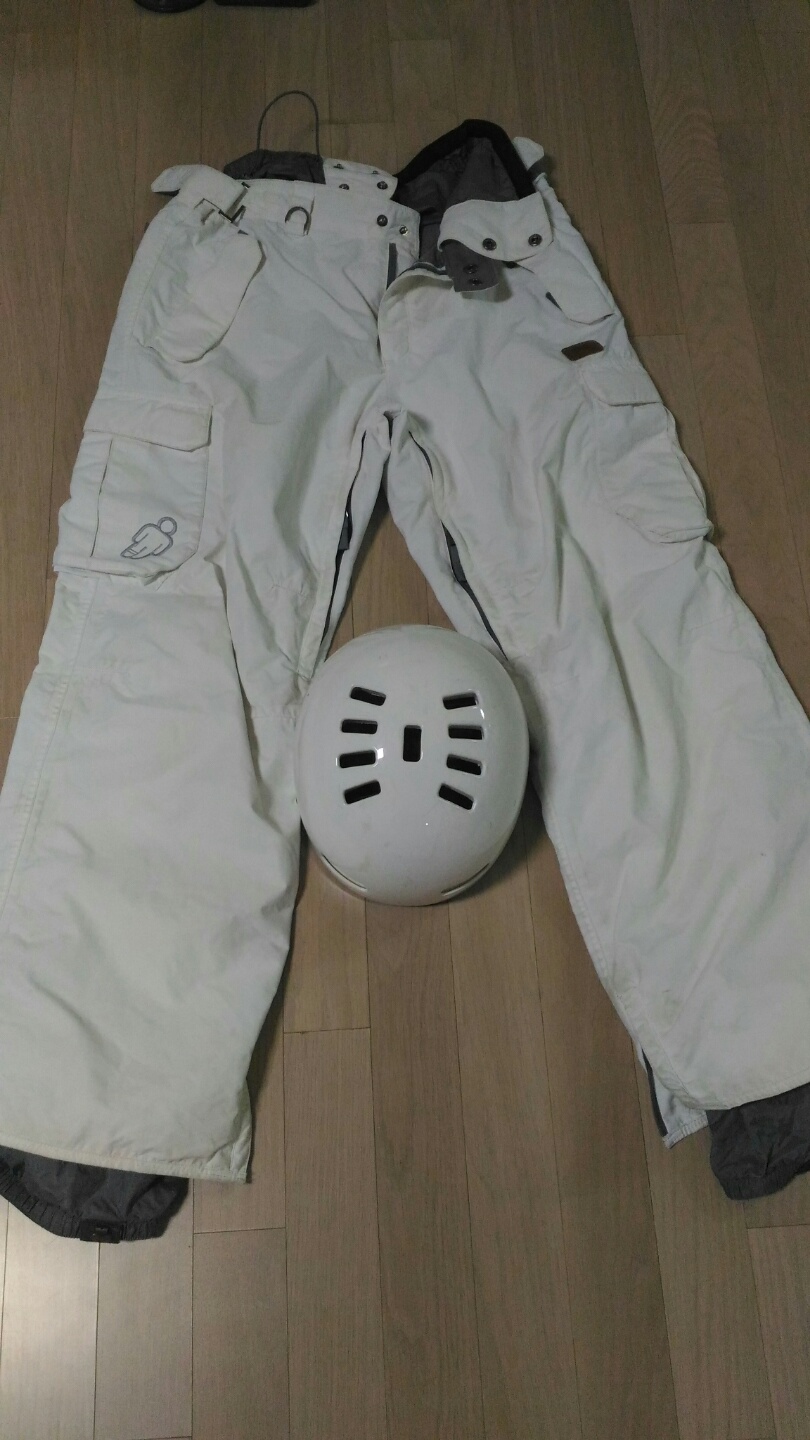 바지,헬멧.jpg