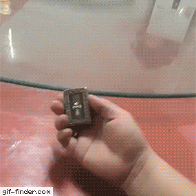 간지나는 지포라이터 돌리기.gif