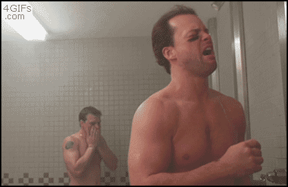 샤워실재채기때뒤에있지마세요.gif