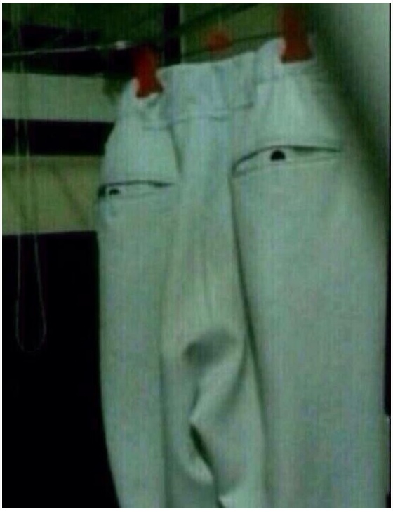 노려보는바지.jpg