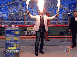 tumblr_nlt3fe4fJp1r88u00o1_250.gif