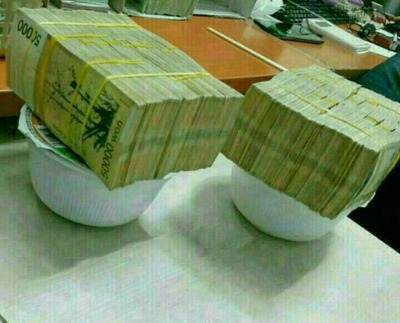 돈없어서 라면 먹어요.jpg