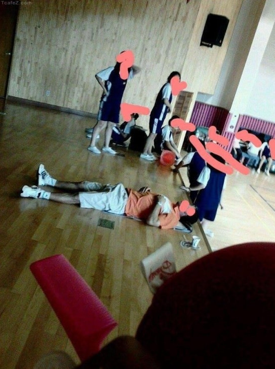 [19] 여고에서 숙면 중이신 선생님.jpg