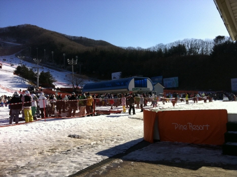 101211_waiting_line.jpg
