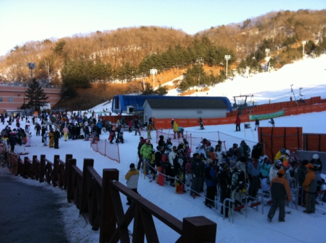110109_waiting_line.jpg